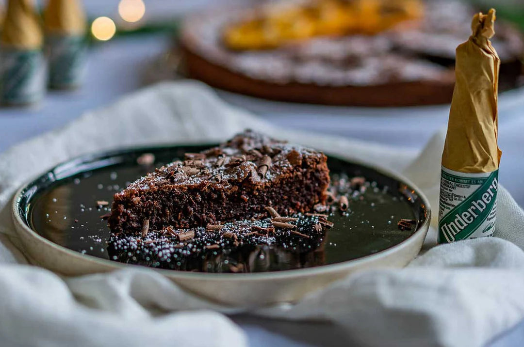 CHOCOLATE GINGERBREAD TART WITH CARAMELIZED UNDERBERG ORANGES